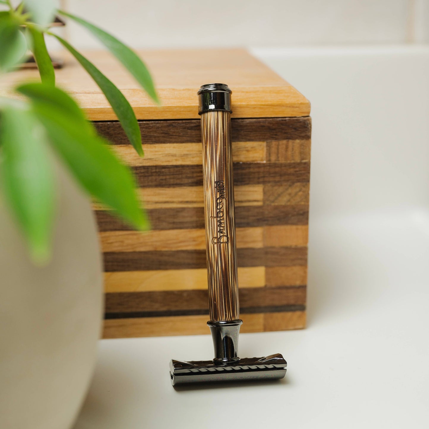 Bamboo Switch - Bamboo Stainless Steel Safety Razor | Faire Market : Curved Handle