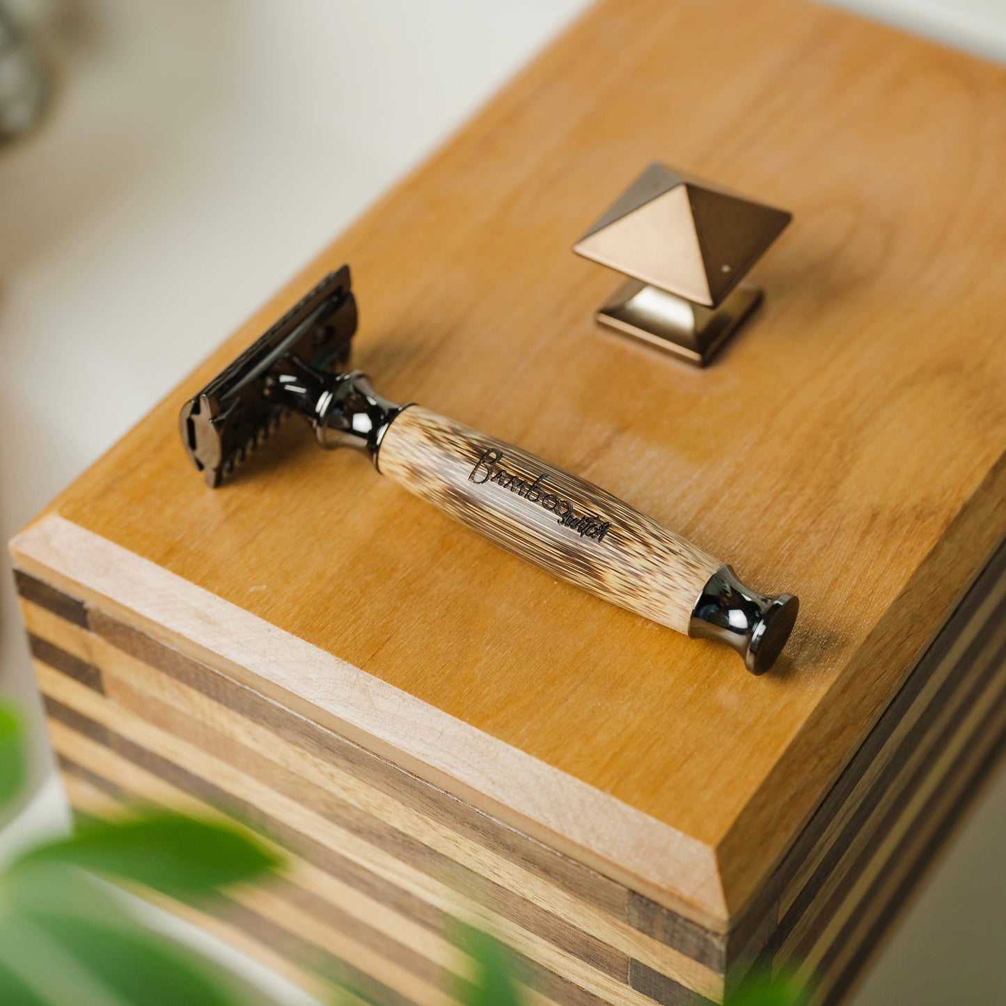Bamboo Switch - Bamboo Stainless Steel Safety Razor | Faire Market : Curved Handle