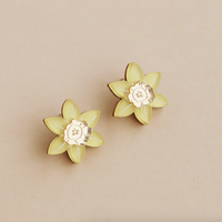 W & M - Daffodil Studs