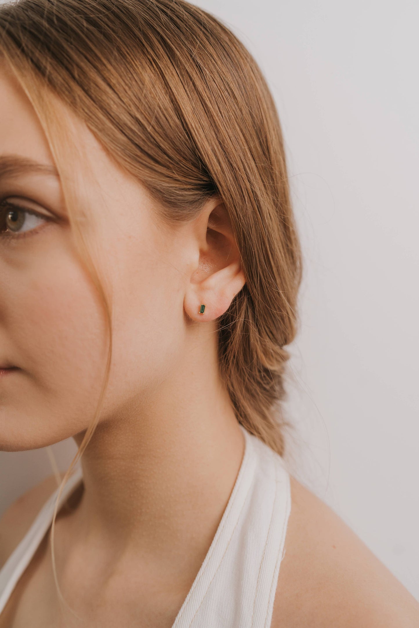 JaxKelly - Baguette - Emerald - Gold Earrings