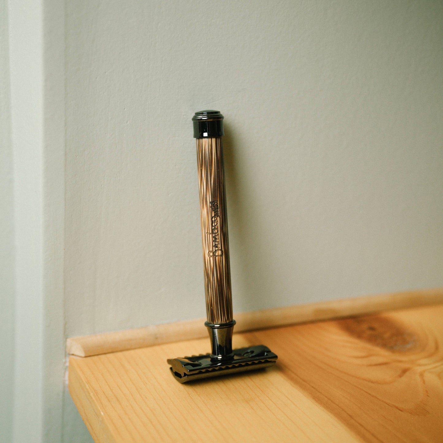 Bamboo Switch - Bamboo Stainless Steel Safety Razor | Faire Market : Curved Handle